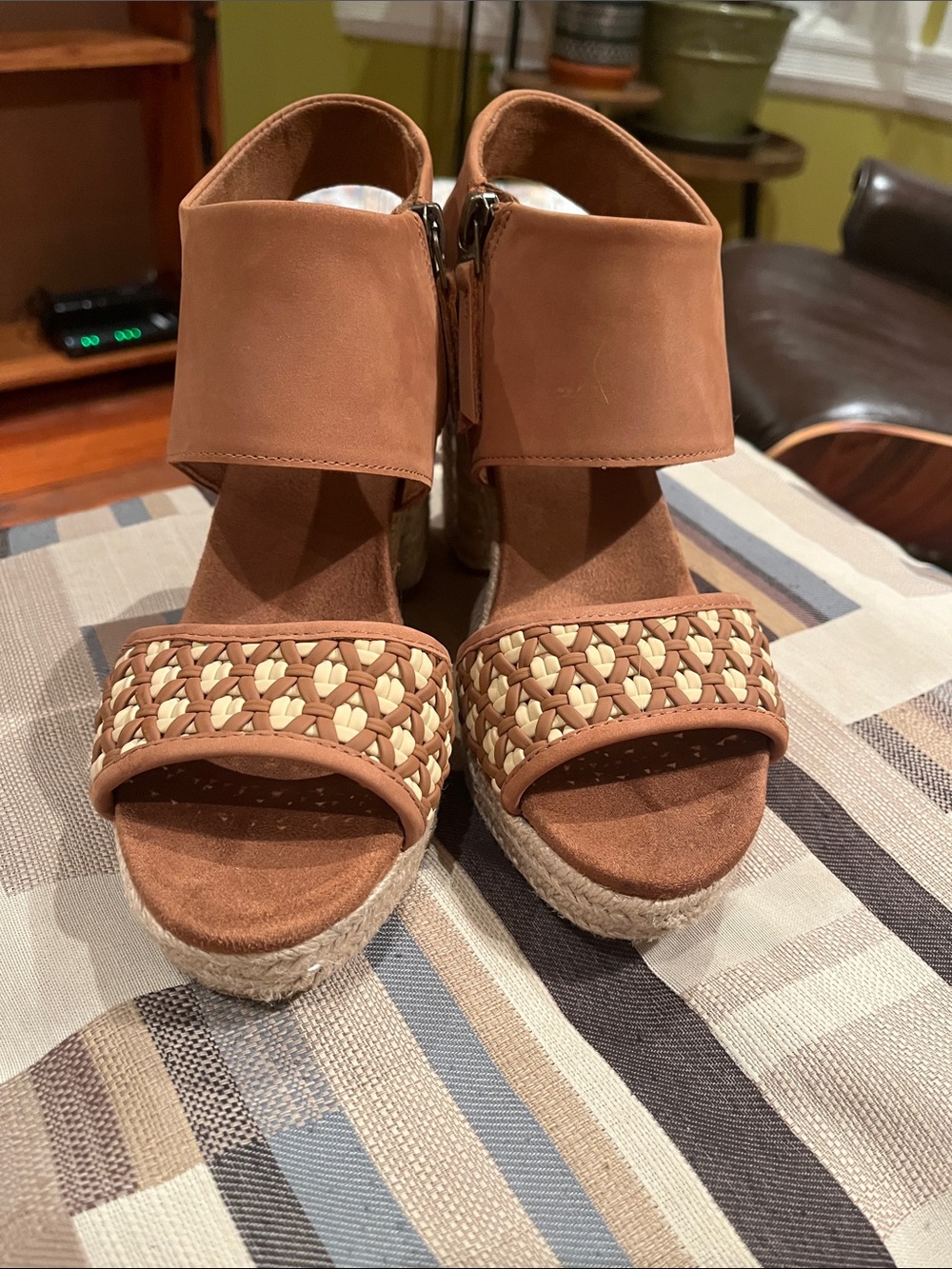 Toms wedge sandals